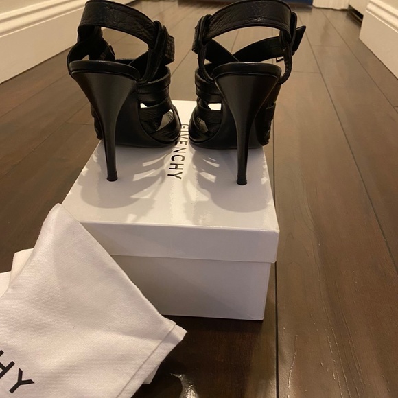 GIVENCHY STRAPPY LEATHER SANDALS - Picture 4 of 8